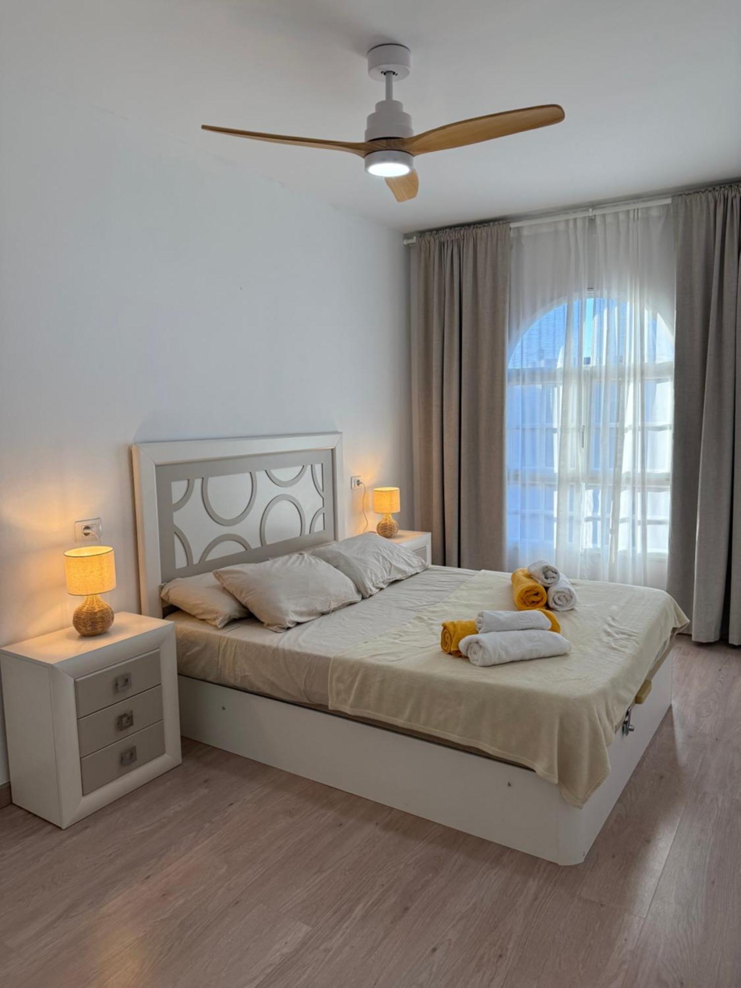 Seaside Paradise - 2 Bedroom Apartment With Ocean Views & Air Conditioning In Playa San Juan ภายนอก รูปภาพ